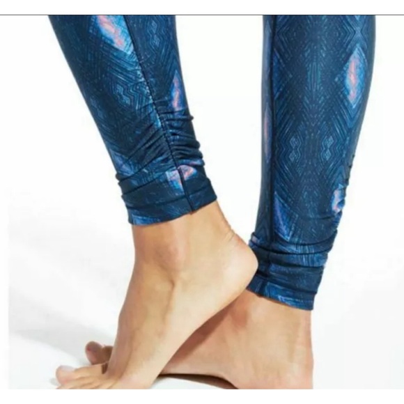 Calia By Carrie Underwood Leggings Essential Print Ruched Bottom Mid Rise - Picture 5 of 8